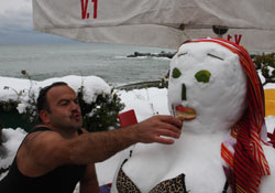 Rizeli Yaparsa Kardan Kadın Yapar