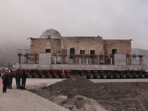630 Yıllık Cami Yeni Yerine Taşındı