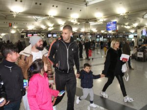 Slimani Mendil Satan Çocuklara 100 Lira Verdi