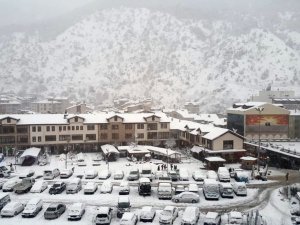 Gümüşhane’de Kar Yolları Kapattı