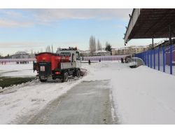 Bozüyük Stadını Kardan Temizleme Çalışmaları