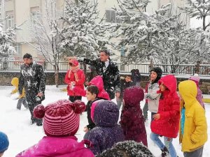 Kaymakamı Kartopu Yağmuruna Tuttular