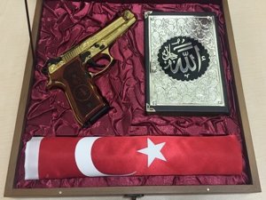 İşte Bahçeli’nin Akar’a Verdiği O Hediyeler