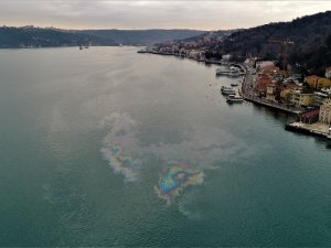 İstanbul Boğazı’nda Çevre Felaketi Havadan Görüntülendi
