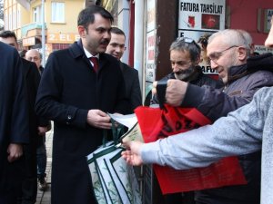 Çevre Ve Şehircilik Bakanı Kurum Trabzon’da Kadınlar Pazarı’na Gitti, Bez Torba Dağıttı