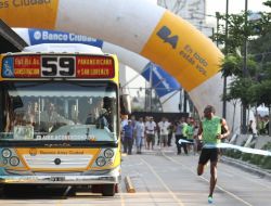Bolt, Arjantin'de Otobüsle Yarıştı