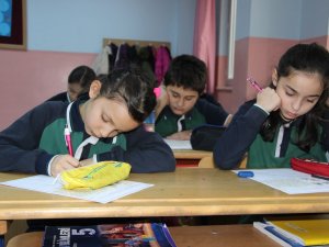 Öğrenciler Gözetmensiz Sınav Oldu