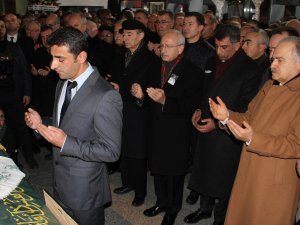 Kılıçdaroğlu Milletvekilinin Annesinin Cenaze Törenine Katıldı