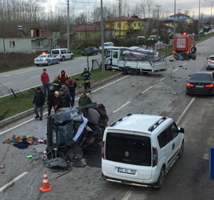 Samsun'da otomobille kamyonet çarpıştı: 1 ölü, 1 yaralı