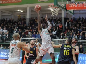 Banvit Fener’i Devirdi