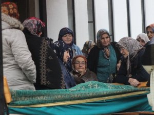 Çekirdek Yerken Çekirdek Kabuğunun Nefes Borusunu Tıkaması Sonucu Hayatını Kaybeden Genç Akademisyen Son Yolculuğuna Uğurlandı