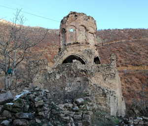 Manastırda izinsiz kazı yapan 3 kişi gözaltına alındı