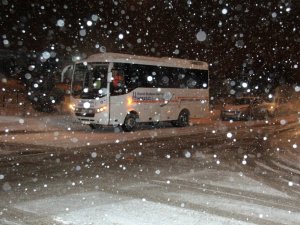 Erzurum’da Yoğun Kar ve Tipi Yolları Ulaşıma Kapadı
