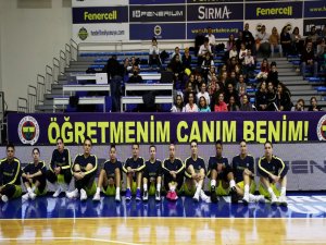 Fenerbahçe Ceren Damar Şenel İçin Pankart Açtı