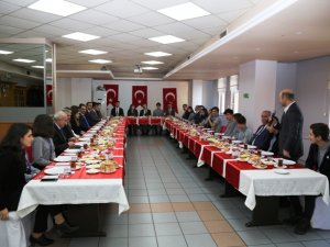 Artvin Valisi Doruk, Gazeteci Adayı Öğrencilerle Kahvaltıda Buluştu