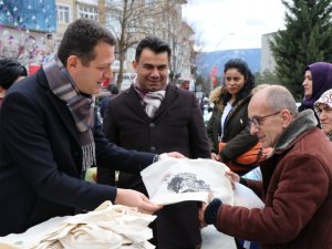 Pet Şişeleri Veren Bez Torbaları Aldı