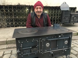 Kaybolmaya Yüz Tutan Kuzine Sobaları İçin Tek Başına Direniyor