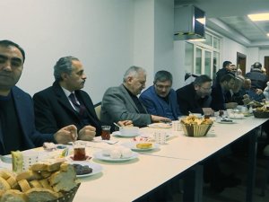 Sabah Namazı Sonrası Cemaatle Kahvaltı Yaptı