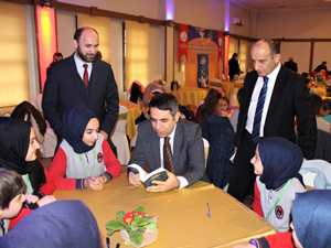 172 Öğrencinin Yazdığı Kitap İçin İmza Günü Düzenlendi