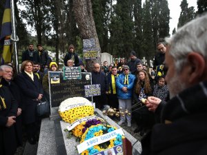 Lefter Küçükandonyadis Mezarı Başında Anıldı