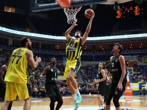 Lider Farklı Kazandı
