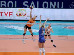 Eczacıbaşı, Halkbank’a Set Vermedi