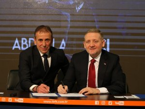 Abdullah Avcı İmzayı Attı