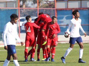 Milliler İngiltere’yi Geçip Finale Yükseldi