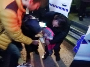 Boğazına Cisim Kaçan Bebek Boğulma Tehlikesi Geçirdi