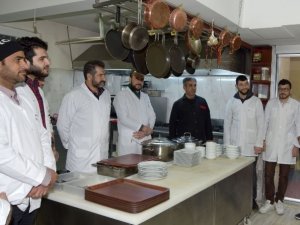 Trabzon’da Kayıtdışı Çalışan Yabancılar Turizm Sektörüne Taze Kan Olacak