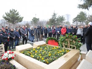 İlhan Cavcav Kabri Başında Anıldı