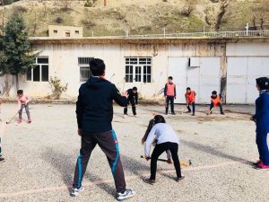 Asfaltta Hokey Öğrendiler, Şampiyonaya Gidiyorlar