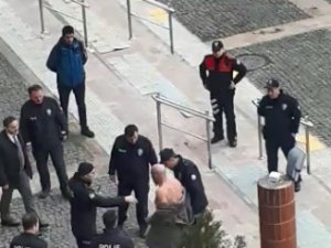 İşkur’a Kızan Vatandaş Valilik Önünde Taşkınlık Çıkardı
