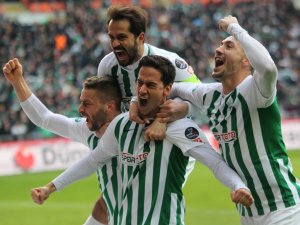 Konyaspor Evinde 2 Golle Kazandı