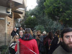 Chp Binasına Kilit Vuruldu, Partililer Sokakta Kaldı