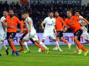İlk Yarıda Başakşehir Golü Buldu