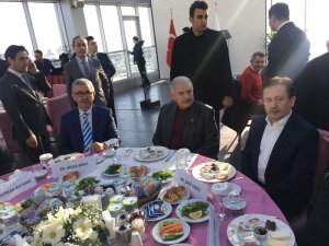 Binali Yıldırım Dericilerle Kahvaltı Yaptı