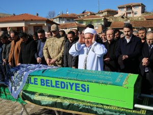 Osman Çakmak’ın Annesi Son Yolculuğuna Uğurlandı