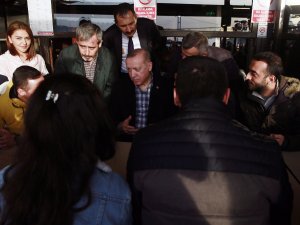 Erdoğan Çay Bahçesinde Vatandaşlarla Sohbet Etti