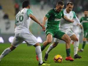 İlk Yarı Sessiz Bitti