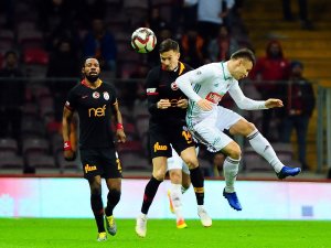 İlk Yarı Galatasaray’ın Üstünlüğüyle Bitti