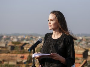 Angelina Jolie, Arakanlı Müslümanları Ziyaret Etti