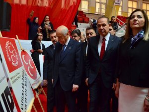 Bahçeli Mhp’nin 50. Yıl Sergisini Gezdi