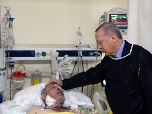 Erdoğan Yaralıları Hastanede Ziyaret Etti