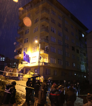 Rize’de Duvarları Çatlamaya Başlayan 8 Katlı Bina Tahliye Edildi