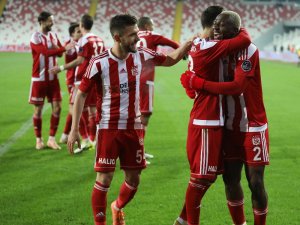 Spor Toto Süper Lig: Dg Sivasspor: 2 - Akhisarspor: 1 (Maç Sonucu)