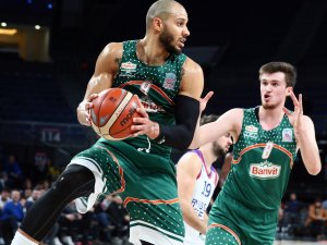 Tahincioğlu Basketbol Süper Ligi: Anadolu Efes: 93 - Banvit: 85