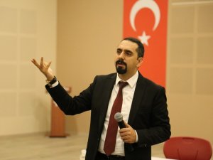 Gençlerin Hayallerine Dokunarak Girişimciliği Anlattı