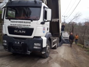 Büyükşehir Belediyesi Kaşüstü’nde Asfaltlama Çalışmalarına Başladı