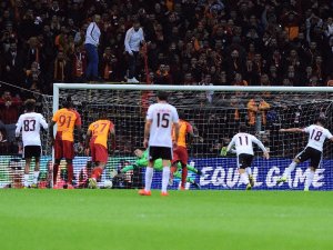 Uefa Avrupa Ligi: Galatasaray: 0 - Benfica: 1 (İlk Yarı)